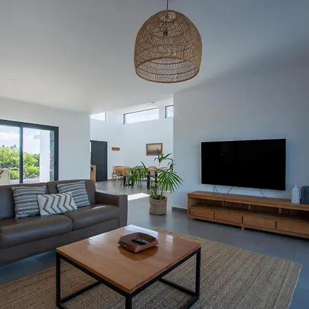 North Shore Villas, Makai, Heated & Shared Pool Tatil Evi