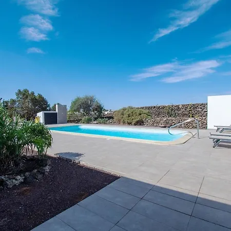 North Shore Villas, Makai, Heated & Shared Pool *